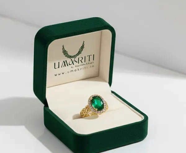 Gold_Emerald_Regal_Chain_Ring_For_Women